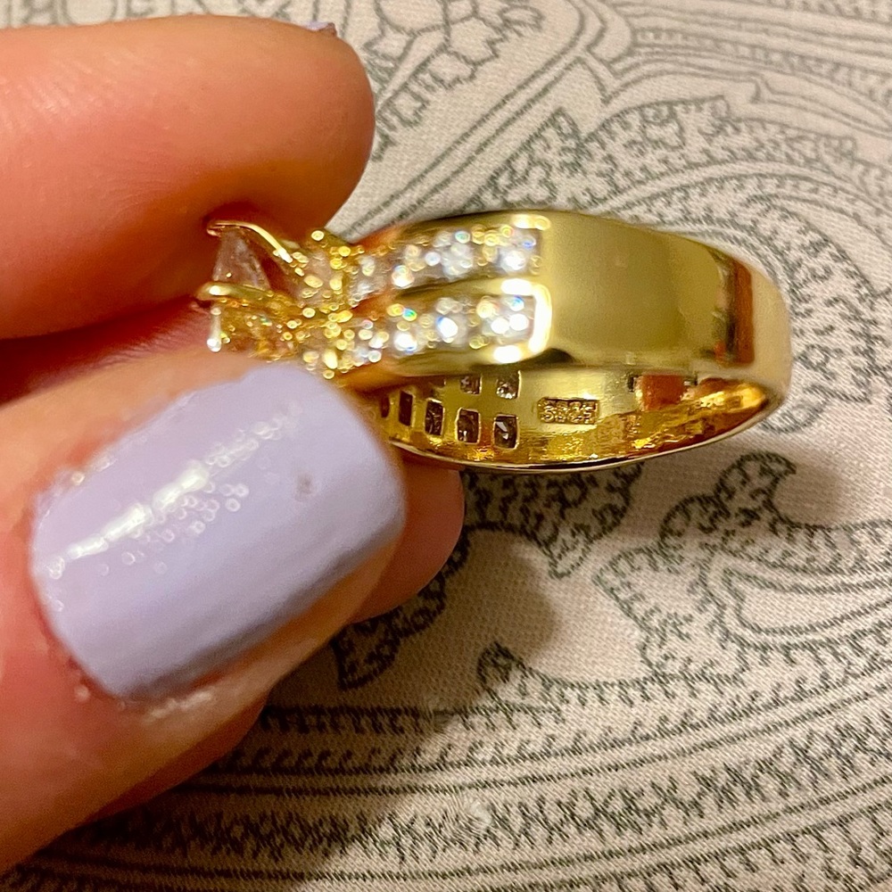 Gorgeous multi carat gold plated faux diamond ring wms sz 8 3/4 ish - Picture 9 of 13